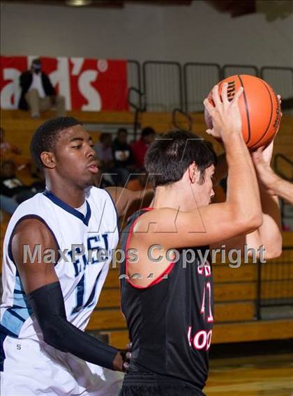 Thumbnail 2 in Alief Elsik vs. Langham Creek (McDonald's Texas Invitational) photogallery.