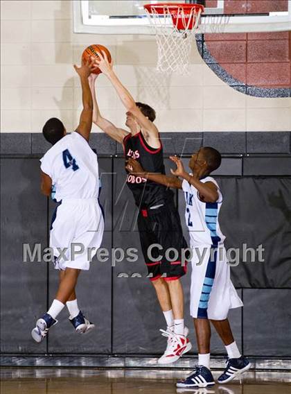 Thumbnail 2 in Alief Elsik vs. Langham Creek (McDonald's Texas Invitational) photogallery.