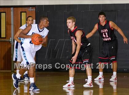 Thumbnail 2 in Alief Elsik vs. Langham Creek (McDonald's Texas Invitational) photogallery.