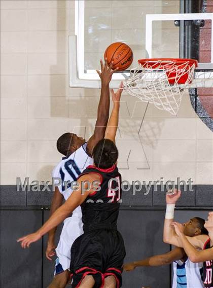 Thumbnail 3 in Alief Elsik vs. Langham Creek (McDonald's Texas Invitational) photogallery.