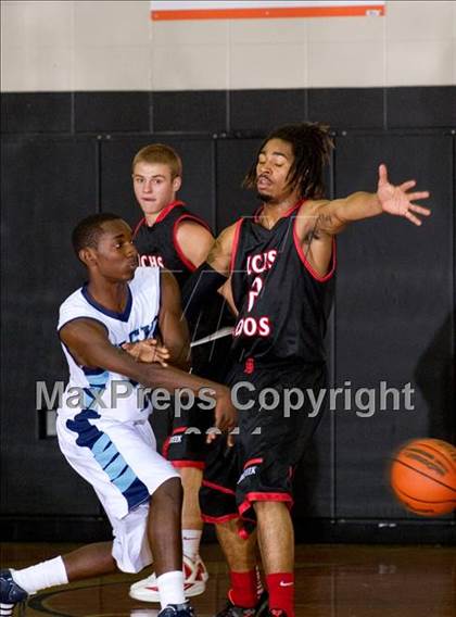 Thumbnail 1 in Alief Elsik vs. Langham Creek (McDonald's Texas Invitational) photogallery.