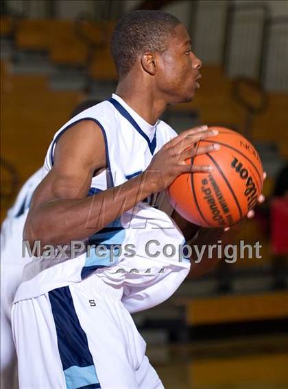 Thumbnail 2 in Alief Elsik vs. Langham Creek (McDonald's Texas Invitational) photogallery.