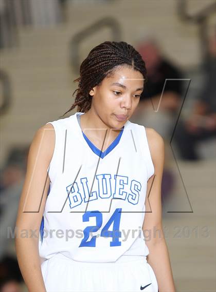 Thumbnail 1 in West Linn vs St. Mary's Academy (Nike Interstate Shootout) photogallery.