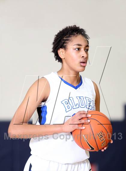 Thumbnail 2 in West Linn vs St. Mary's Academy (Nike Interstate Shootout) photogallery.