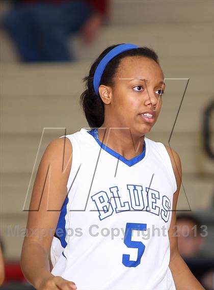 Thumbnail 2 in West Linn vs St. Mary's Academy (Nike Interstate Shootout) photogallery.