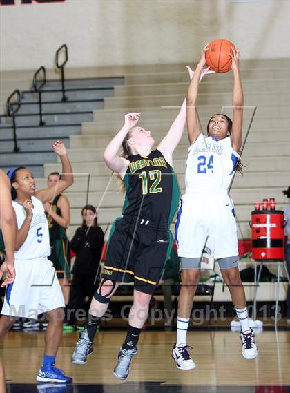 Thumbnail 3 in West Linn vs St. Mary's Academy (Nike Interstate Shootout) photogallery.