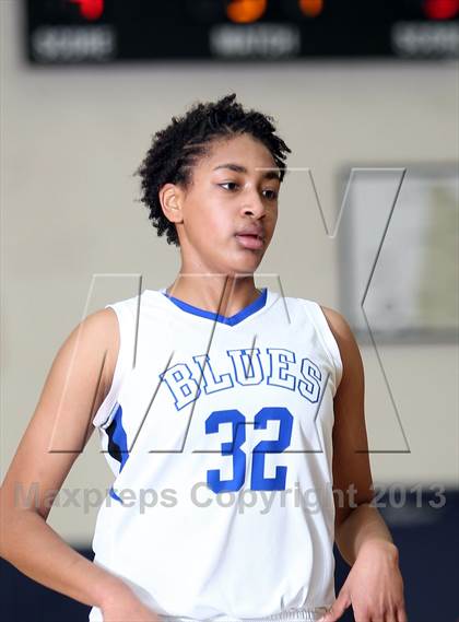 Thumbnail 3 in West Linn vs St. Mary's Academy (Nike Interstate Shootout) photogallery.