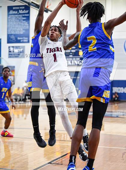 Thumbnail 1 in Silsbee vs Washington (UIL 4A Reg III Final) photogallery.