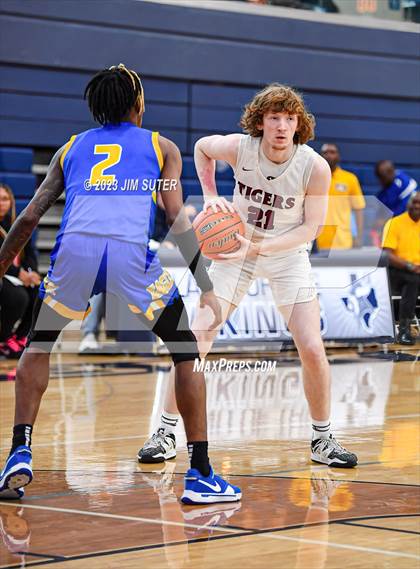 Thumbnail 3 in Silsbee vs Washington (UIL 4A Reg III Final) photogallery.