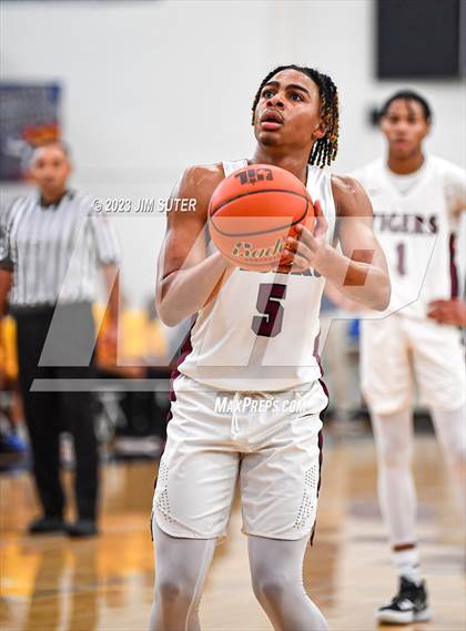 Thumbnail 2 in Silsbee vs Washington (UIL 4A Reg III Final) photogallery.
