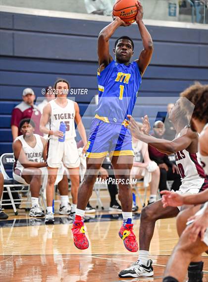 Thumbnail 1 in Silsbee vs Washington (UIL 4A Reg III Final) photogallery.