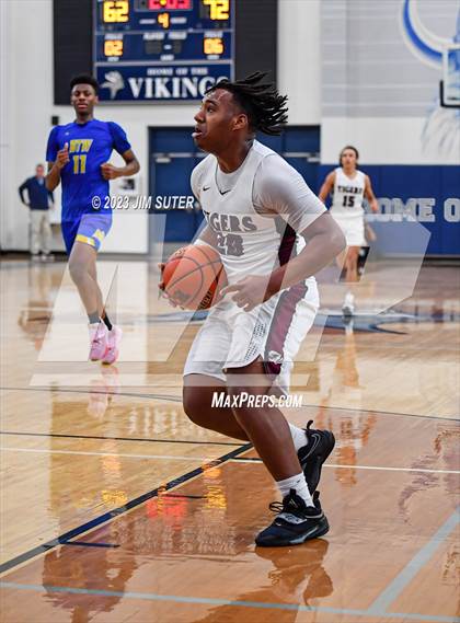 Thumbnail 2 in Silsbee vs Washington (UIL 4A Reg III Final) photogallery.