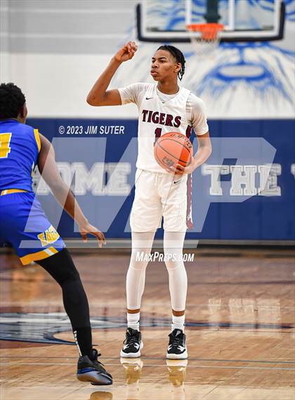 Thumbnail 2 in Silsbee vs Washington (UIL 4A Reg III Final) photogallery.