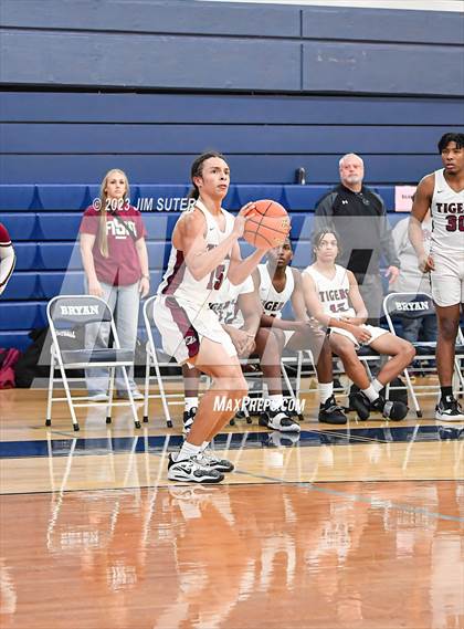 Thumbnail 2 in Silsbee vs Washington (UIL 4A Reg III Final) photogallery.