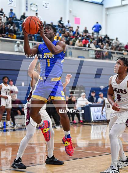 Thumbnail 1 in Silsbee vs Washington (UIL 4A Reg III Final) photogallery.