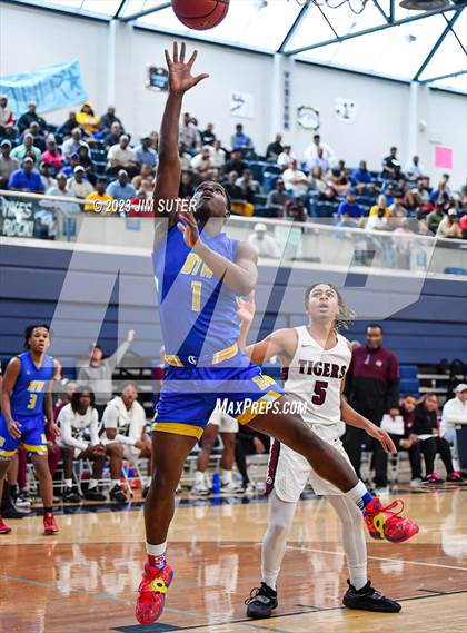 Thumbnail 3 in Silsbee vs Washington (UIL 4A Reg III Final) photogallery.