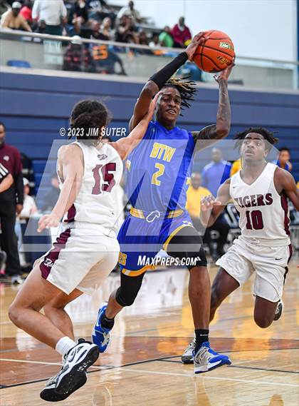 Thumbnail 1 in Silsbee vs Washington (UIL 4A Reg III Final) photogallery.