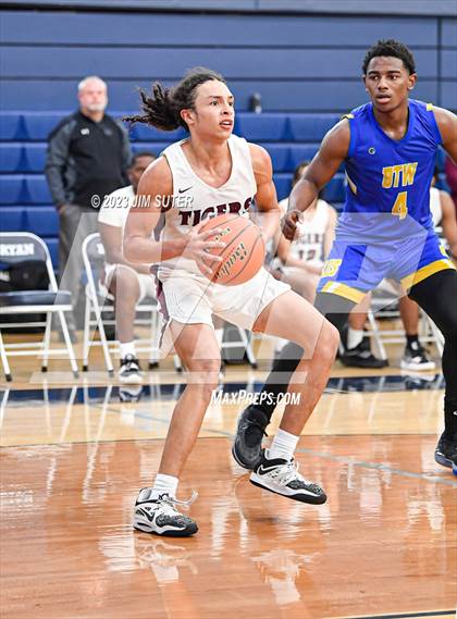Thumbnail 2 in Silsbee vs Washington (UIL 4A Reg III Final) photogallery.