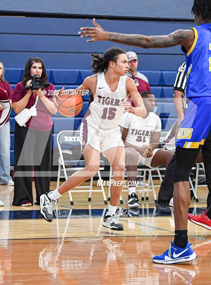 Thumbnail 2 in Silsbee vs Washington (UIL 4A Reg III Final) photogallery.