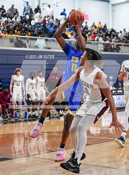 Thumbnail 2 in Silsbee vs Washington (UIL 4A Reg III Final) photogallery.