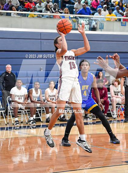 Thumbnail 1 in Silsbee vs Washington (UIL 4A Reg III Final) photogallery.