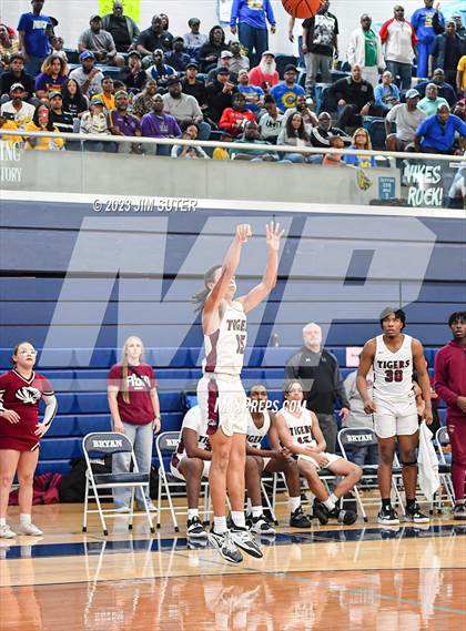 Thumbnail 2 in Silsbee vs Washington (UIL 4A Reg III Final) photogallery.