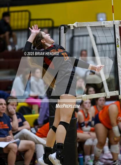 Thumbnail 1 in Carson vs. Hickory (NCHSAA 5A Regional Final) photogallery.