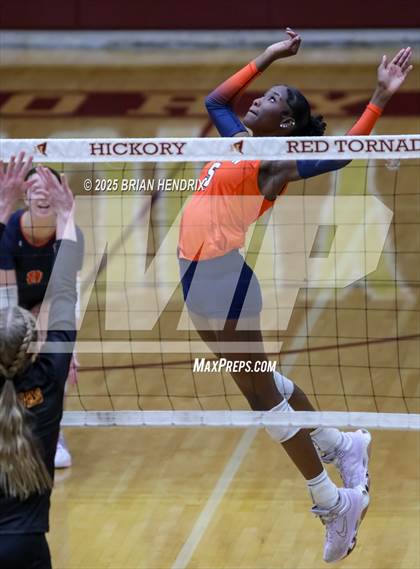 Thumbnail 3 in Carson vs. Hickory (NCHSAA 5A Regional Final) photogallery.