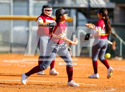 Thumbnail 3 in Stevens vs Harlendale (NISD Softball Tournament) photogallery.