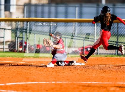 Thumbnail 3 in Stevens vs Harlendale (NISD Softball Tournament) photogallery.