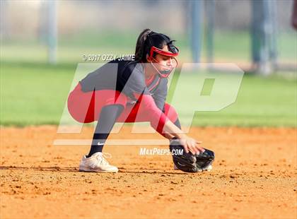 Thumbnail 1 in Stevens vs Harlendale (NISD Softball Tournament) photogallery.