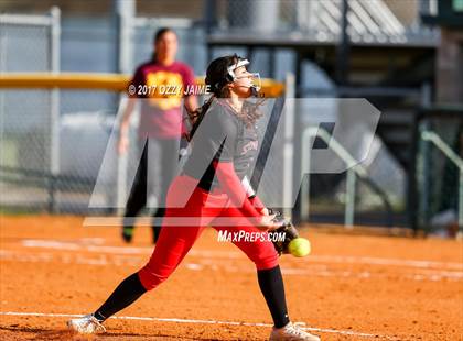 Thumbnail 1 in Stevens vs Harlendale (NISD Softball Tournament) photogallery.
