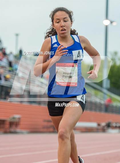 Thumbnail 3 in 50th Annual Loucks Games (Women's 3200 Meter Run) photogallery.