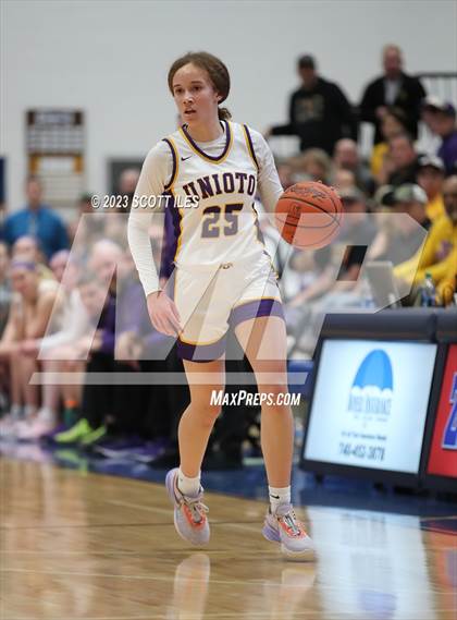 Thumbnail 2 in Fairland vs. Unioto (OHSAA D2 Regional Semifinal) photogallery.