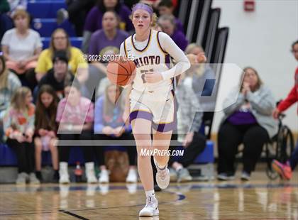 Thumbnail 2 in Fairland vs. Unioto (OHSAA D2 Regional Semifinal) photogallery.