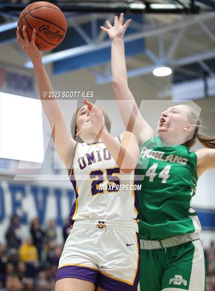 Thumbnail 2 in Fairland vs. Unioto (OHSAA D2 Regional Semifinal) photogallery.