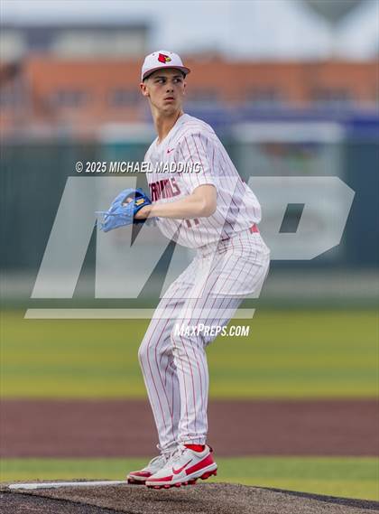 Thumbnail 2 in Hardin-Jefferson vs Bridge City (UIL Baseball 4A D2 Area Playoff game 3) photogallery.