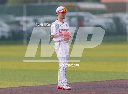 Thumbnail 2 in Hardin-Jefferson vs Bridge City (UIL Baseball 4A D2 Area Playoff game 3) photogallery.