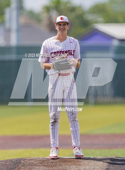 Thumbnail 3 in Hardin-Jefferson vs Bridge City (UIL Baseball 4A D2 Area Playoff game 3) photogallery.