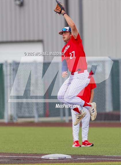 Thumbnail 3 in Hardin-Jefferson vs Bridge City (UIL Baseball 4A D2 Area Playoff game 3) photogallery.