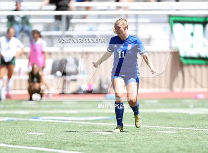 Thumbnail 2 in Westlake vs. Reagan (UIL 6A Regional Final) photogallery.