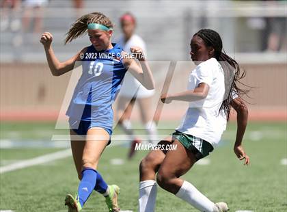 Thumbnail 1 in Westlake vs. Reagan (UIL 6A Regional Final) photogallery.