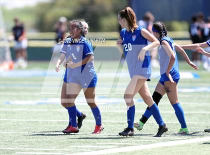 Thumbnail 1 in Westlake vs. Reagan (UIL 6A Regional Final) photogallery.