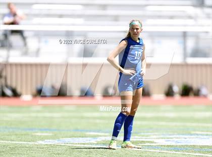 Thumbnail 2 in Westlake vs. Reagan (UIL 6A Regional Final) photogallery.