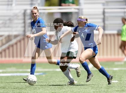 Thumbnail 2 in Westlake vs. Reagan (UIL 6A Regional Final) photogallery.