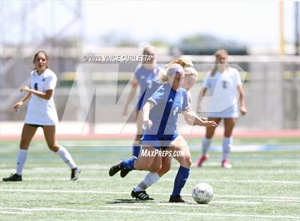 Thumbnail 1 in Westlake vs. Reagan (UIL 6A Regional Final) photogallery.