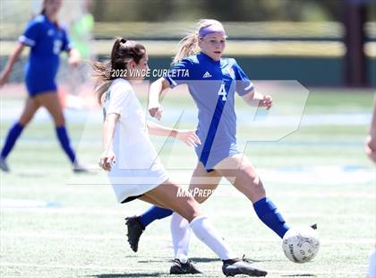 Thumbnail 2 in Westlake vs. Reagan (UIL 6A Regional Final) photogallery.