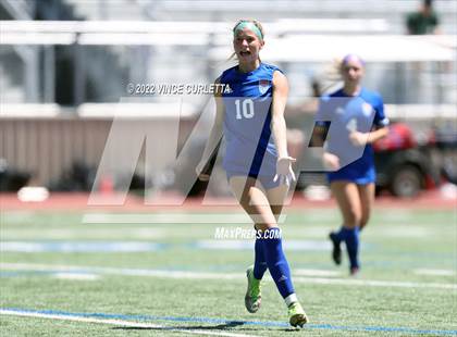 Thumbnail 3 in Westlake vs. Reagan (UIL 6A Regional Final) photogallery.