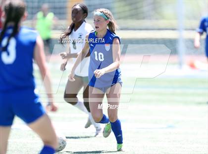 Thumbnail 2 in Westlake vs. Reagan (UIL 6A Regional Final) photogallery.