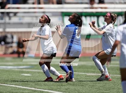 Thumbnail 3 in Westlake vs. Reagan (UIL 6A Regional Final) photogallery.